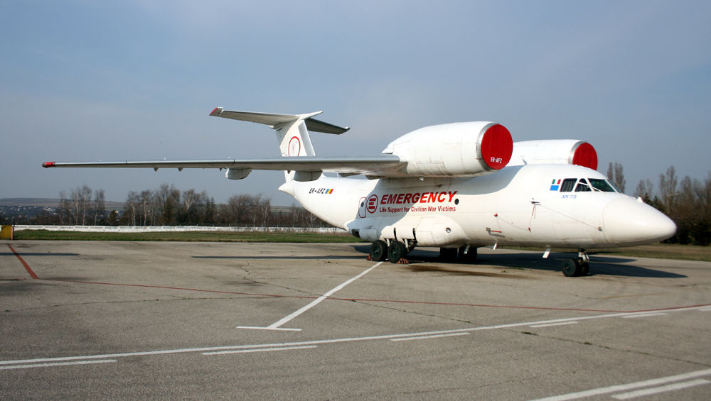 AN-72 Aeroportul Int. Marculesti ER-AFZ Bild KIV-1072